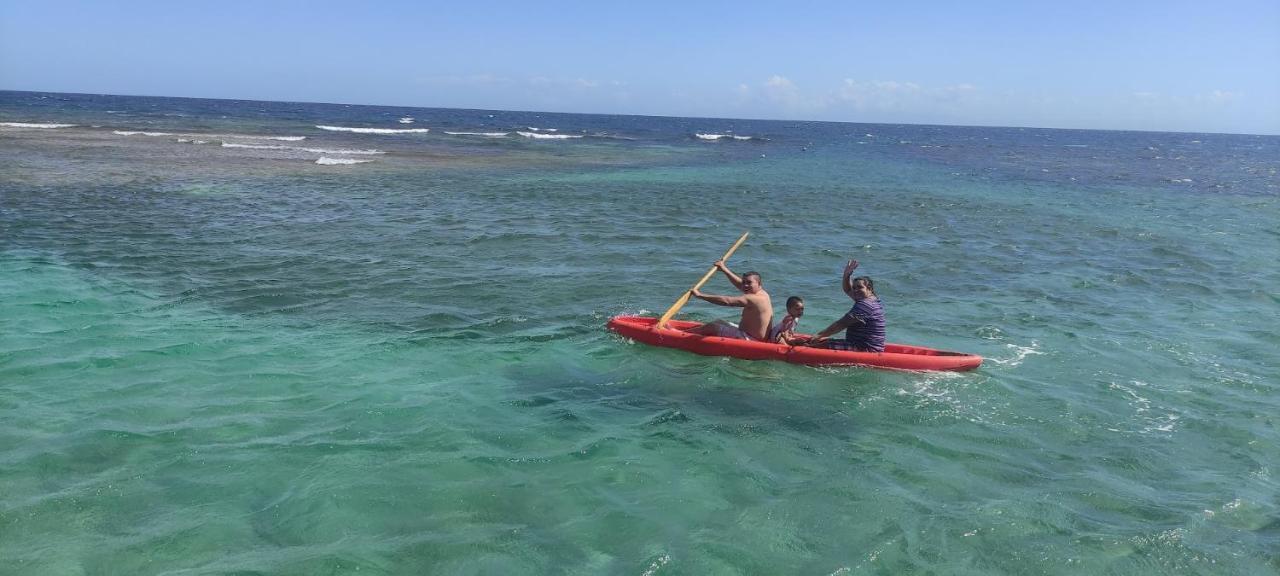 Victoria S Beach House And Snorkeling Center Flowers Bay エクステリア 写真